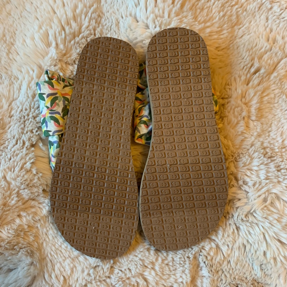 NWT Sanuk sandals - Picture 2 of 4